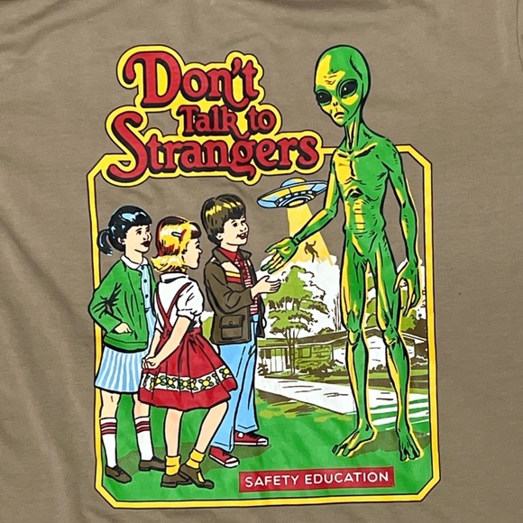 Don't Talk To Strangers UFO Alien Cartoon Comic Mens Tshirt - Picture 2 of 6